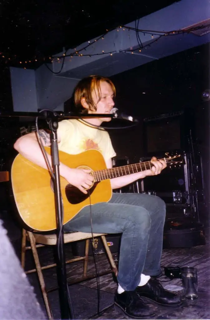 Elliot Smith playing a Yamaha