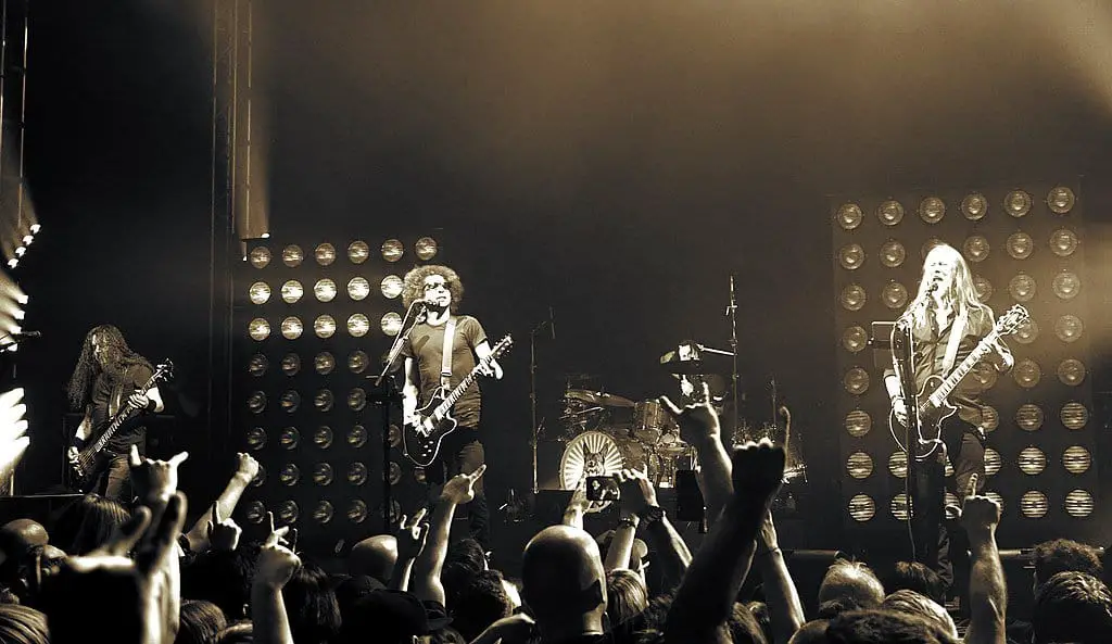 Alice in Chains playing live